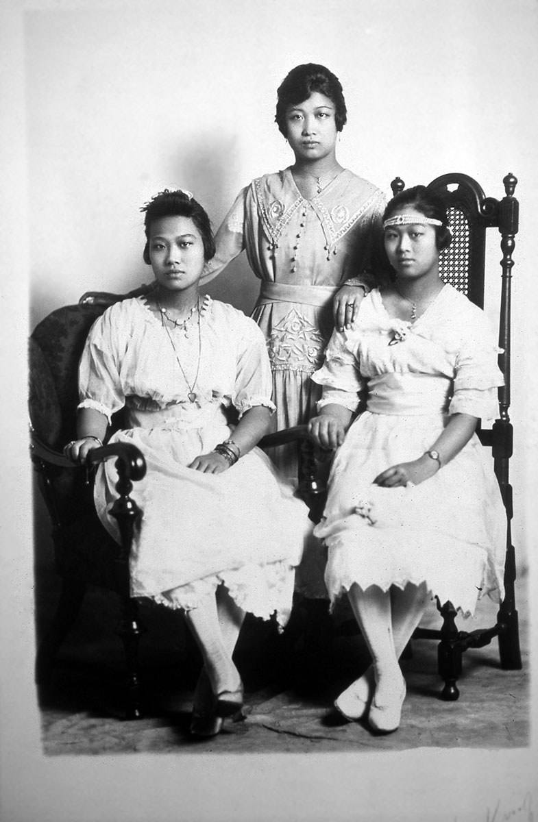 The aunts of my family, c. 1915 (Photo courtesy of Paul Yee)